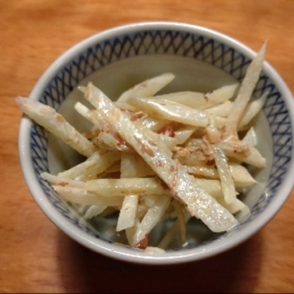 ヤーコン初めてでしたがシャキシャキ感がたまりませんね！かつお節の旨味のきいた和風のサラダ、とっても美味しくいただきました♪